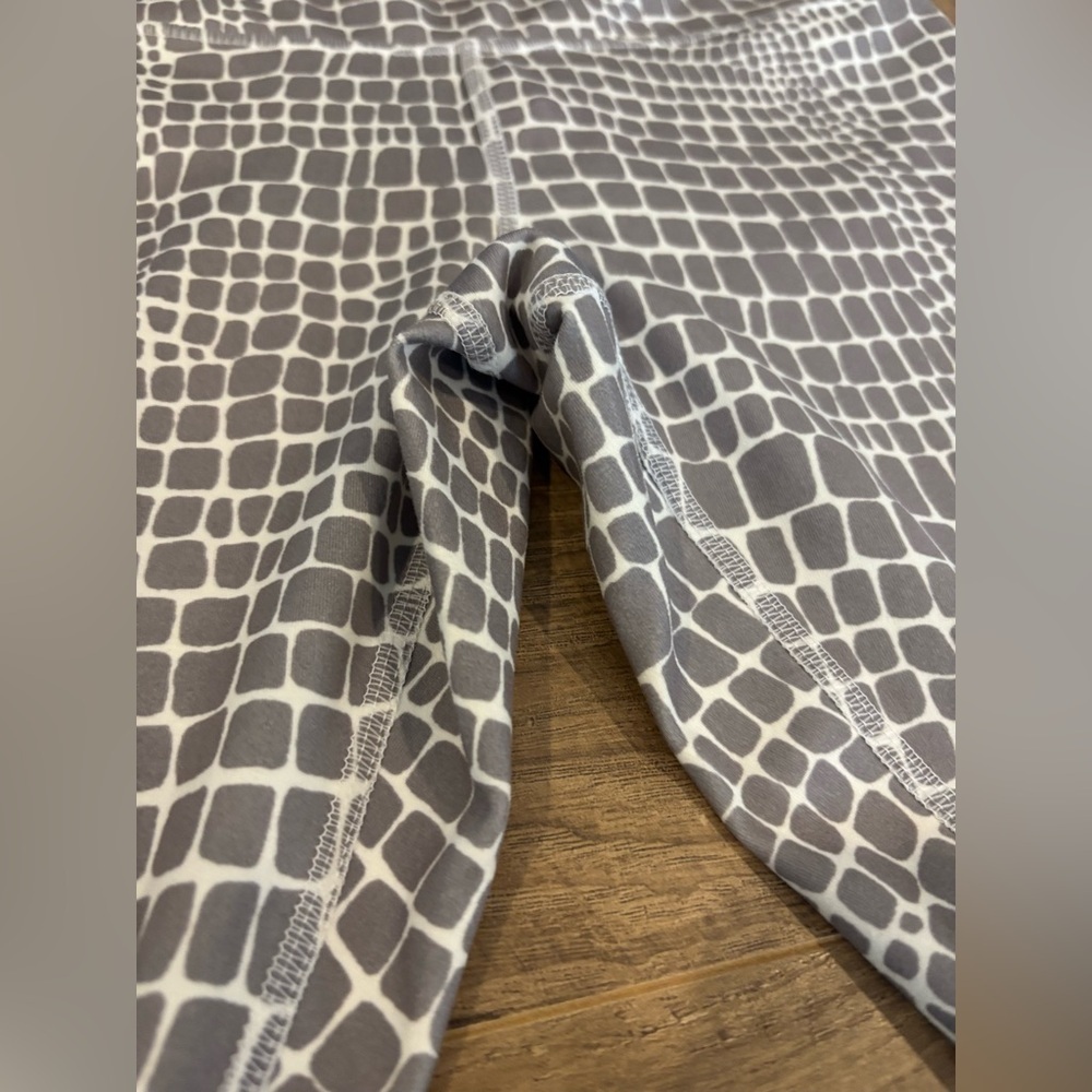 Balance Collection Crocodile Print Leggings Grey&White High-Waisted Size Small - Picture 4 of 7